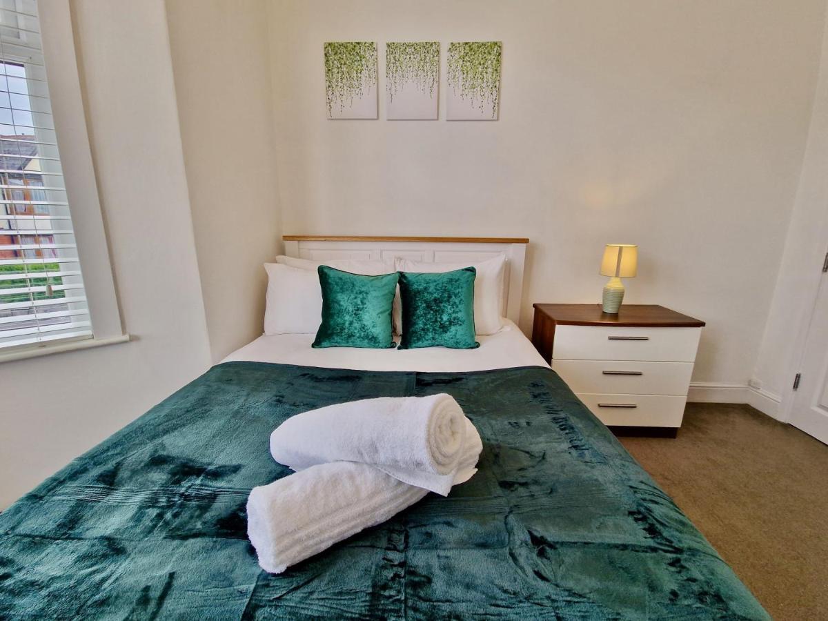 Incredible Private Rooms All With Private Bathrooms In A Fully Serviced House Next To City Centre With Free Parking Coventry Buitenkant foto