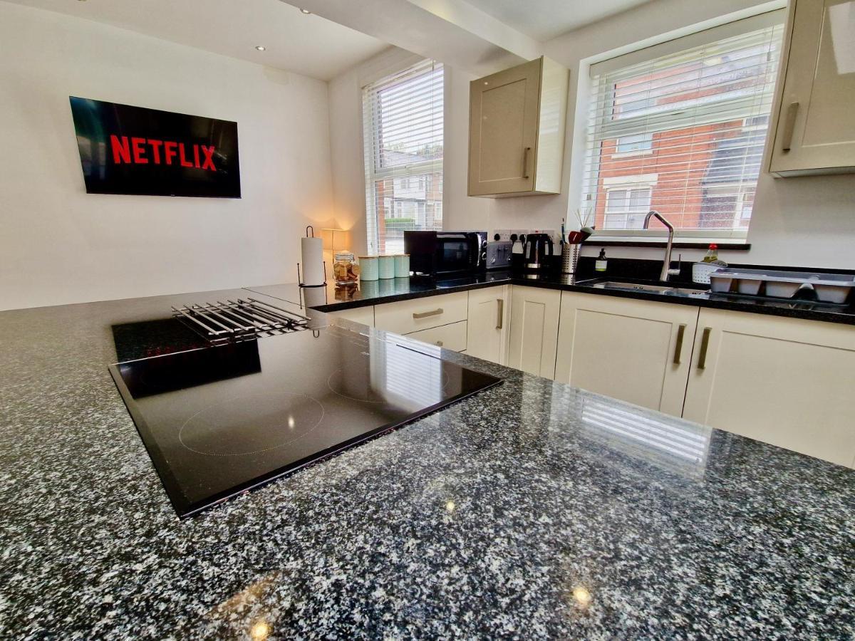Incredible Private Rooms All With Private Bathrooms In A Fully Serviced House Next To City Centre With Free Parking Coventry Buitenkant foto
