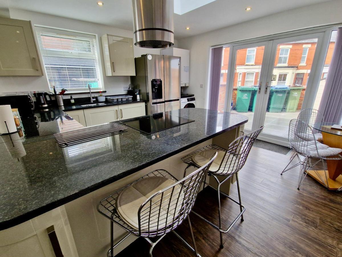 Incredible Private Rooms All With Private Bathrooms In A Fully Serviced House Next To City Centre With Free Parking Coventry Buitenkant foto