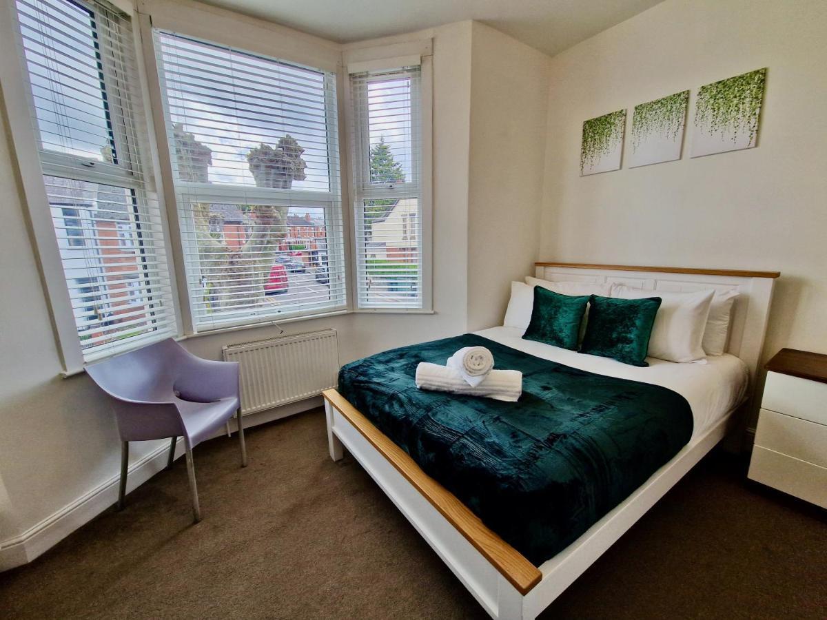 Incredible Private Rooms All With Private Bathrooms In A Fully Serviced House Next To City Centre With Free Parking Coventry Buitenkant foto