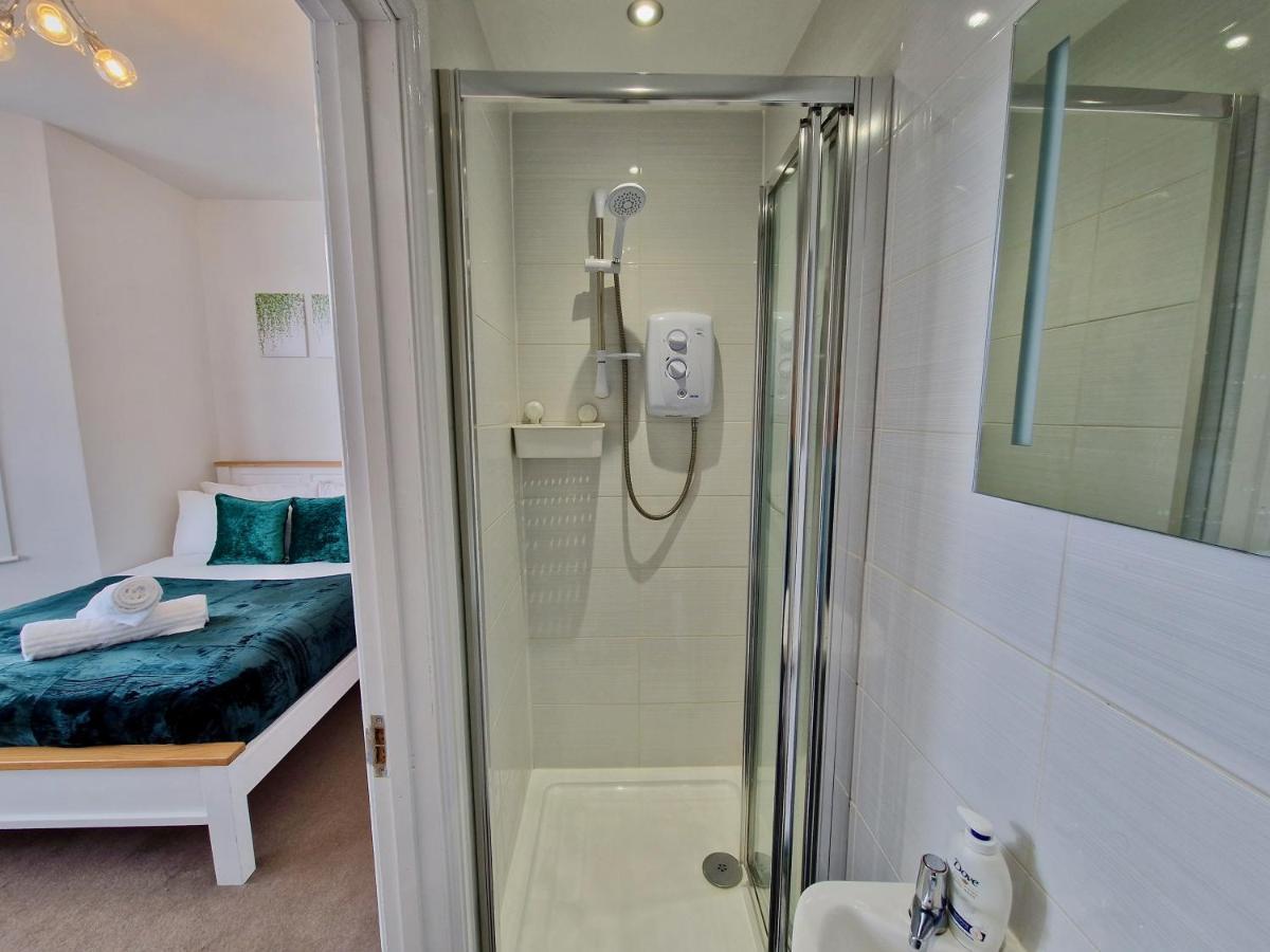Incredible Private Rooms All With Private Bathrooms In A Fully Serviced House Next To City Centre With Free Parking Coventry Buitenkant foto