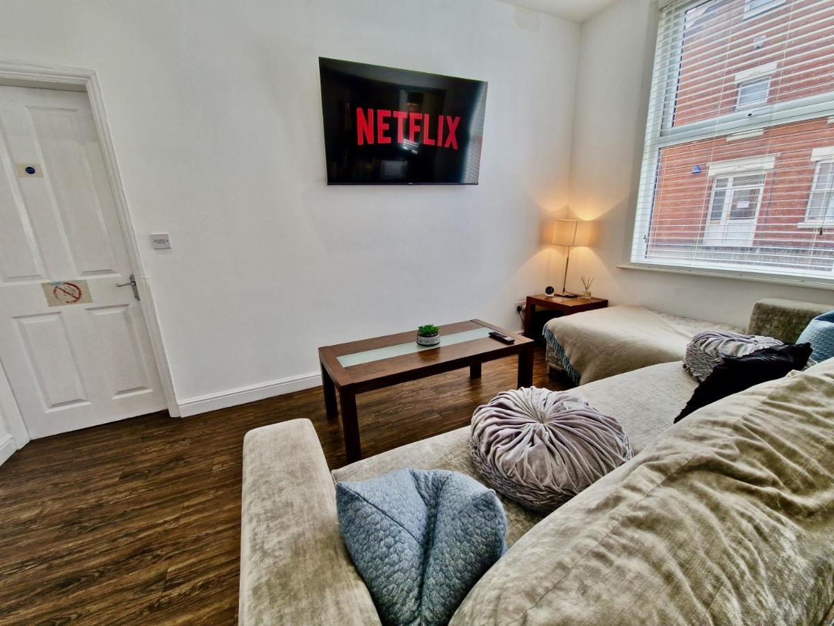 Incredible Private Rooms All With Private Bathrooms In A Fully Serviced House Next To City Centre With Free Parking Coventry Buitenkant foto