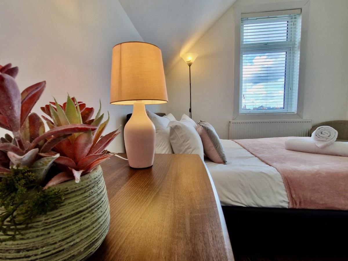 Incredible Private Rooms All With Private Bathrooms In A Fully Serviced House Next To City Centre With Free Parking Coventry Buitenkant foto