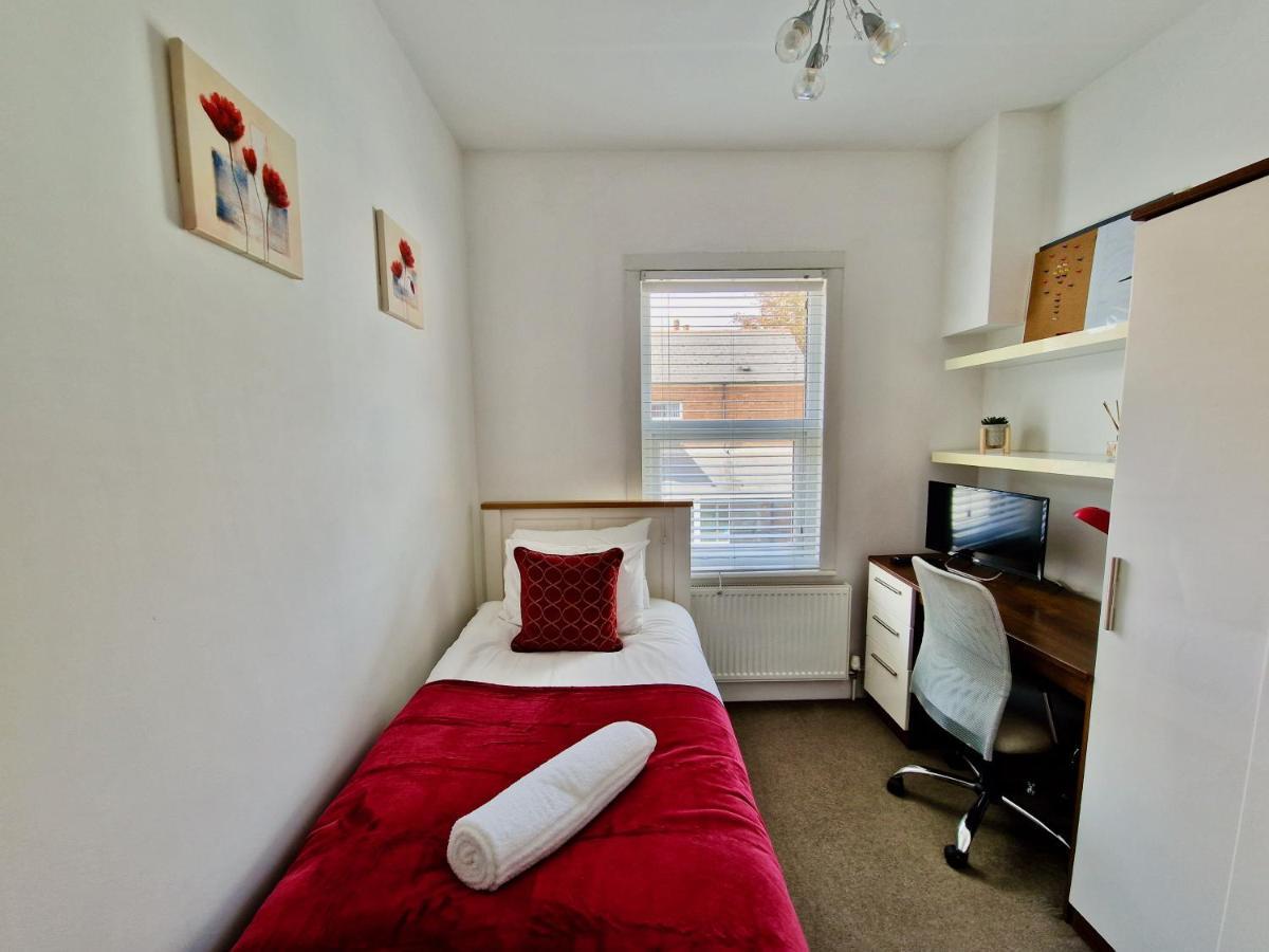 Incredible Private Rooms All With Private Bathrooms In A Fully Serviced House Next To City Centre With Free Parking Coventry Buitenkant foto